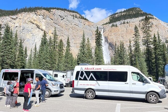 Calgary YYC Airport to Banff Hotels (Shared Shuttle Bus) - Getting dropped off on Banff Avenue
