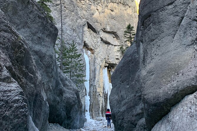 Canmore: Canyons & Cave Paintings - 2.5hr Hiking Tour - The small-group advantage