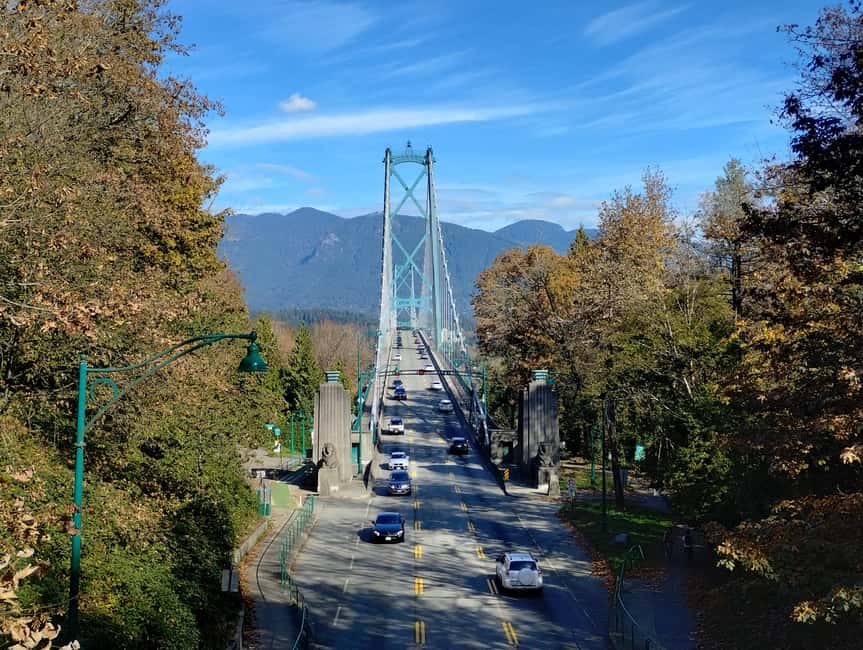 Capilano Suspension Br+Lake+Dam+Hachery/4in1/CAR/Small GROUP - Capilano Lake offers a quieter pause