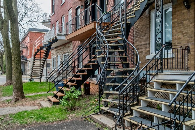 City Tour; Montreal Trendy Neighborhoods - St-Viateur Bagel and the included tasting
