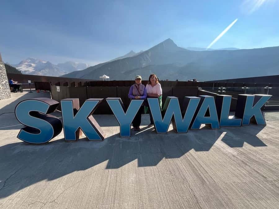 Columbia icefield, Skywalk, Waterfowl, Bow & Peyto Lake Tour - Key points at a glance