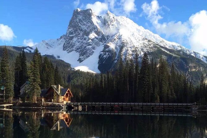 Day Trip: Lake Louise, Moraine Lake, Emerald Lake, Banff - Moraine Lake is the seasonal centerpiece