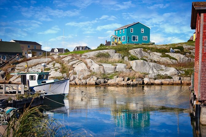 Day Trip to Lunenburg, Mahone Bay and Peggy's Cove from Halifax - What this South Shore route gives you in six hours