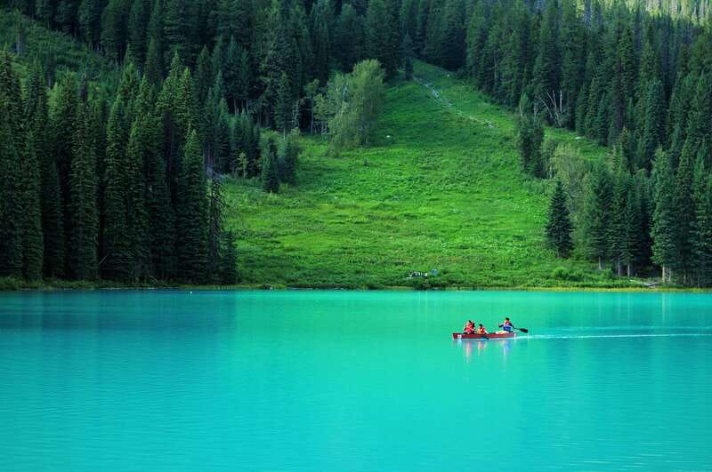Deep Day Tour to Emerald, Moraine, Louise Lake, J. Canyon... - Lake Louise gives you the tour’s big postcard moment