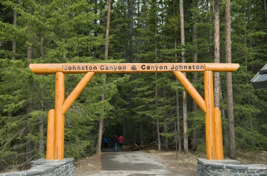 Deep Day Tour to Peyto, Moraine, Louise Lakes, J. Canyon... - Vermilion Lakes closes the day quietly