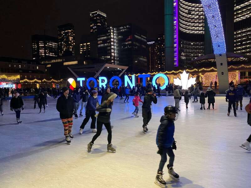 Downtown Toronto: Walking tour experience. English/Spanish - Accessibility, children, and pace