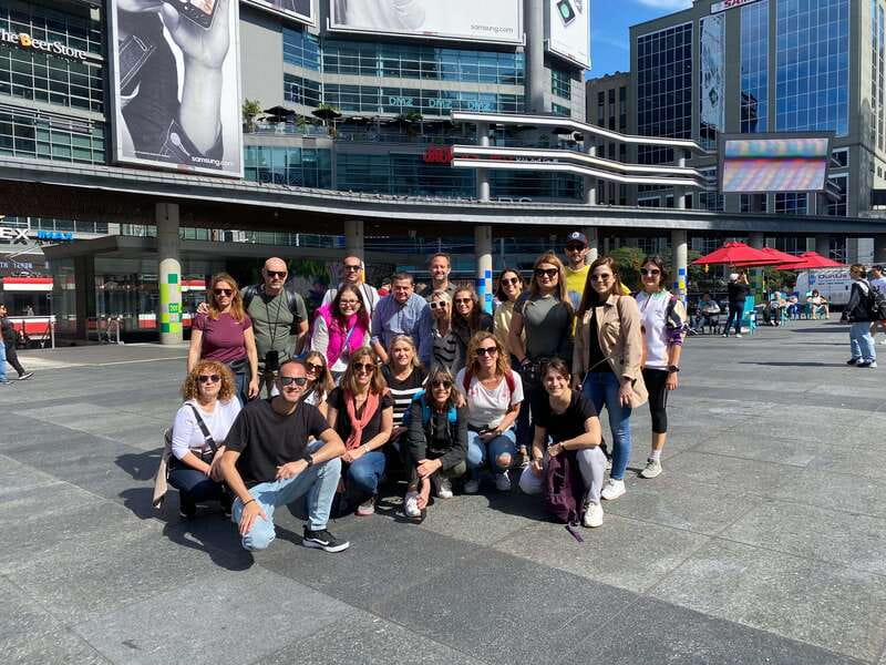 Downtown Toronto: Walking tour experience. English/Spanish - St. Lawrence Market: Toronto’s best food stop