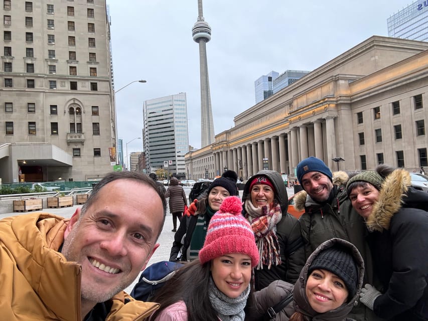 Downtown Toronto: Walking tour experience. English/Spanish - What Paul Campbell’s guiding style means for you