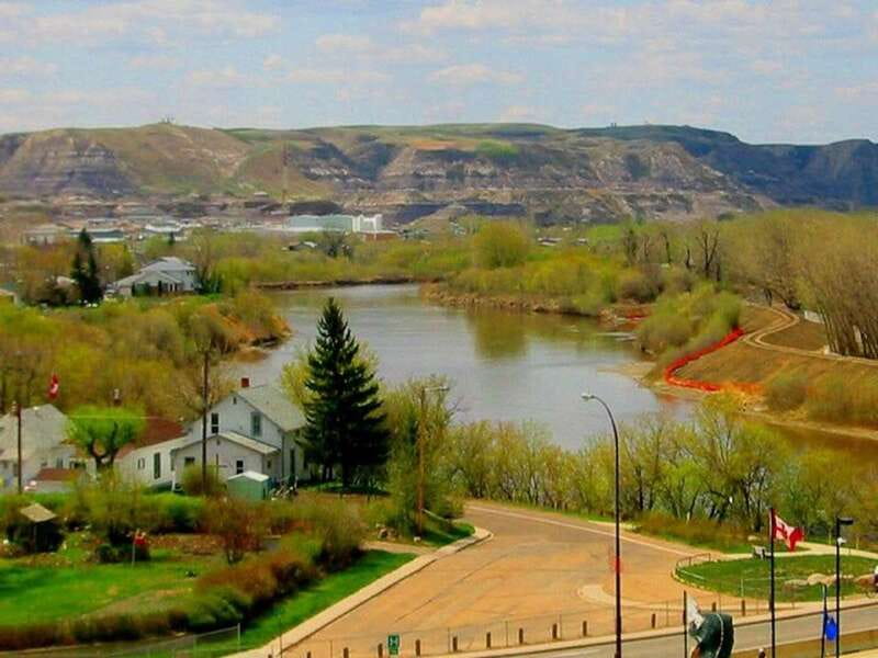 Drumheller: Bad Land & Dinosaur Museum Tour from Calgary - Horseshoe Canyon and the first look at Drumheller