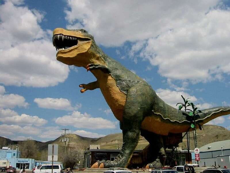 Drumheller: Bad Land & Dinosaur Museum Tour from Calgary - Meeting in downtown Calgary