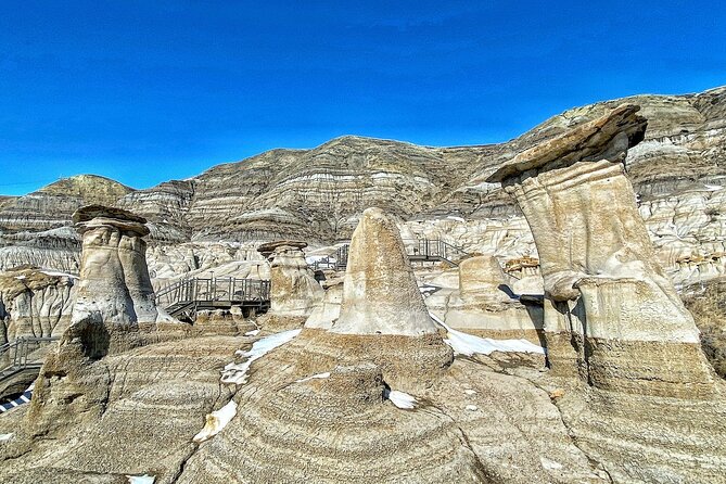 Drumheller Dinosaur Valley & Horseshoe Canyon Adventure Day Tour - The giant dinosaur and visitor centre keep the day moving