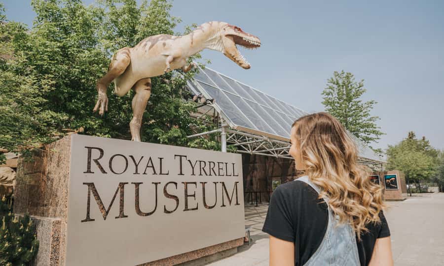 Drumheller: Dinosaurs, Canyons, & Hoodoos Day Tour - Key points to know before booking