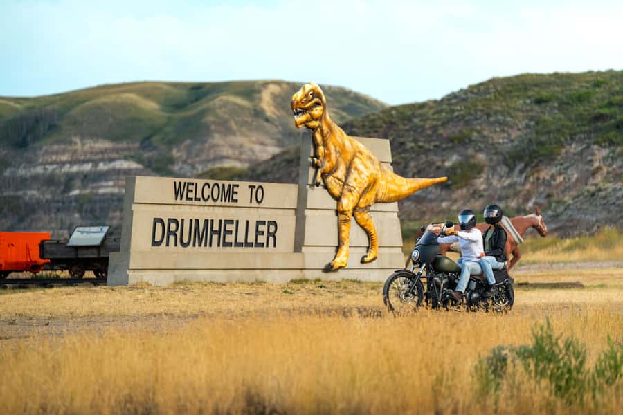 Drumheller: Dinosaurs, Canyons, & Hoodoos Day Tour - Why Drumheller makes a good Calgary day trip