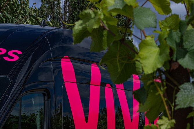 East Kelowna Full Day Guided Wine Tour With 5 Wineries - Five wineries, one well-planned East Kelowna route