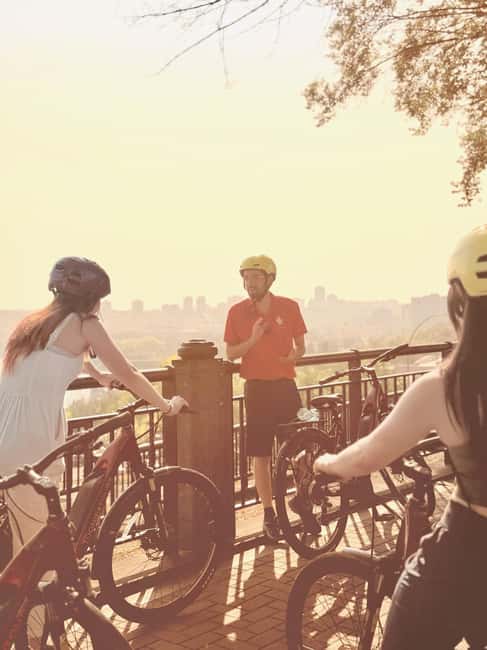 Edmonton: City Bike Tour, Highlights and River Valley - The café break and a welcome pause