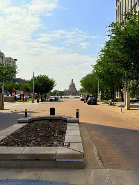 Edmonton: City Highlights Walking Tour | 3-Hour - Starting Under the Fairmont Macdonald
