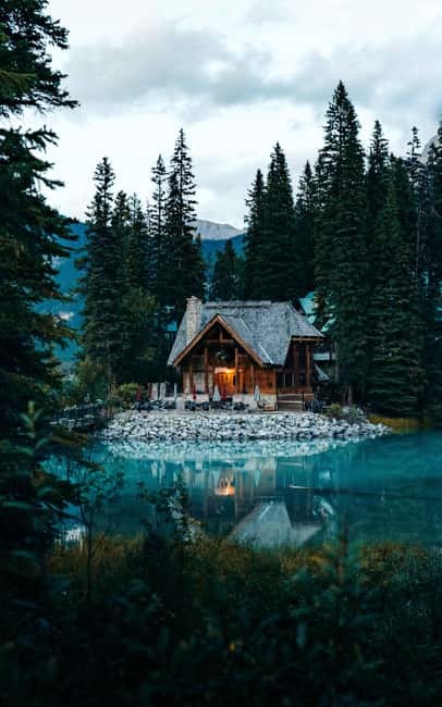 Emerald Lake, Louise, Takakkaw Falls, Johnston Canyon & More - Lake Louise gives you the classic Rockies view