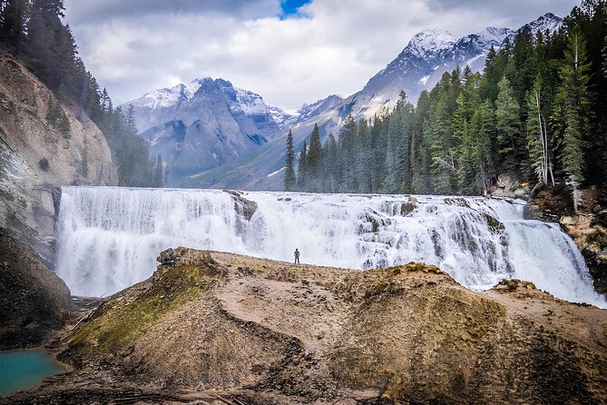 Emerald Lake,Natural Bridge, Wapta Falls & Takakkaw Falls in Yoho - Emerald Lake brings the color