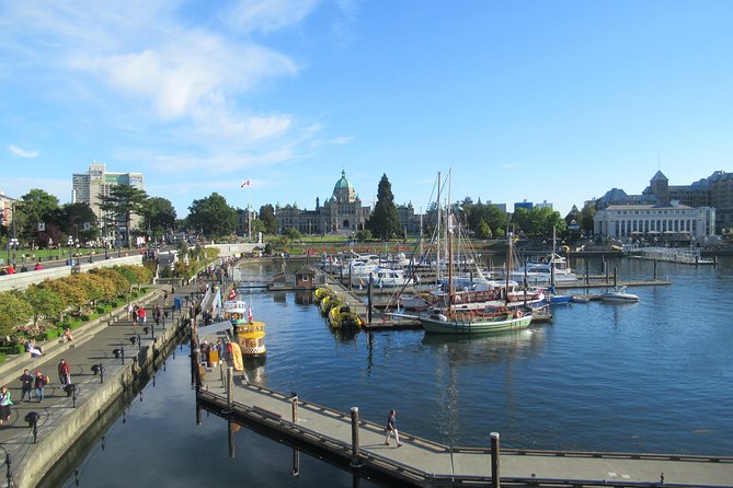 Essence of Victoria: Private Tour of Nature, History & Coast - Beacon Hill Park and the famous totem pole