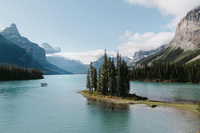 Explore Jasper Tour with Maligne Lake Cruise - The morning begins with Jasper and the Athabasca River