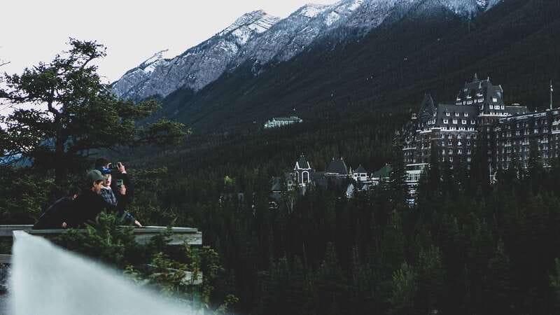 From Banff: Banff Wildlife & Scenic Highlights Premium Tour - What the guides add to the experience
