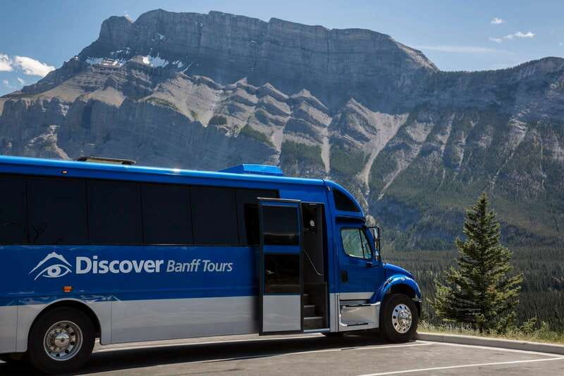 From Banff: Lake Louise and Moraine Lake Sightseeing Tour - Lake Louise brings the classic view