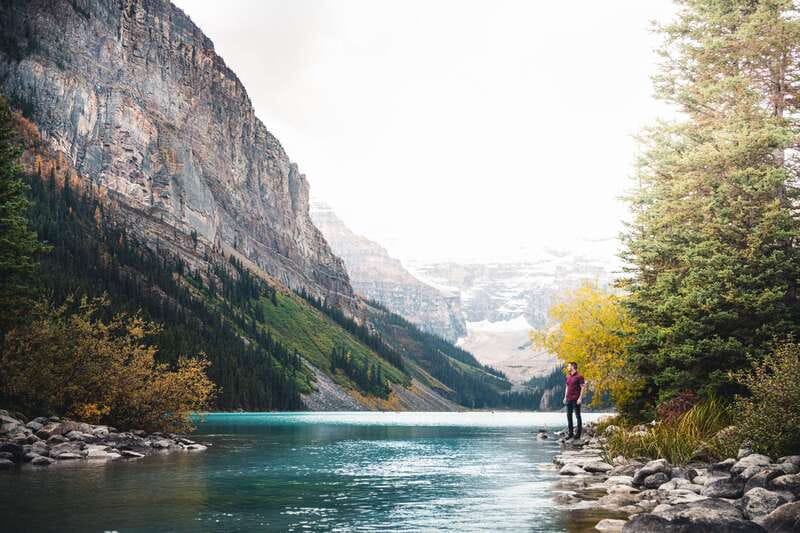 From Banff: Lake Louise and Moraine Lake Sightseeing Tour - A guide can turn a short stop into a better one