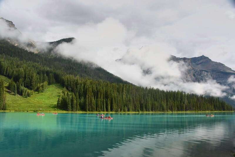 From Calgary: Banff, Moraine Lake and Lake Louise Tour - Moraine Lake from June through October 14