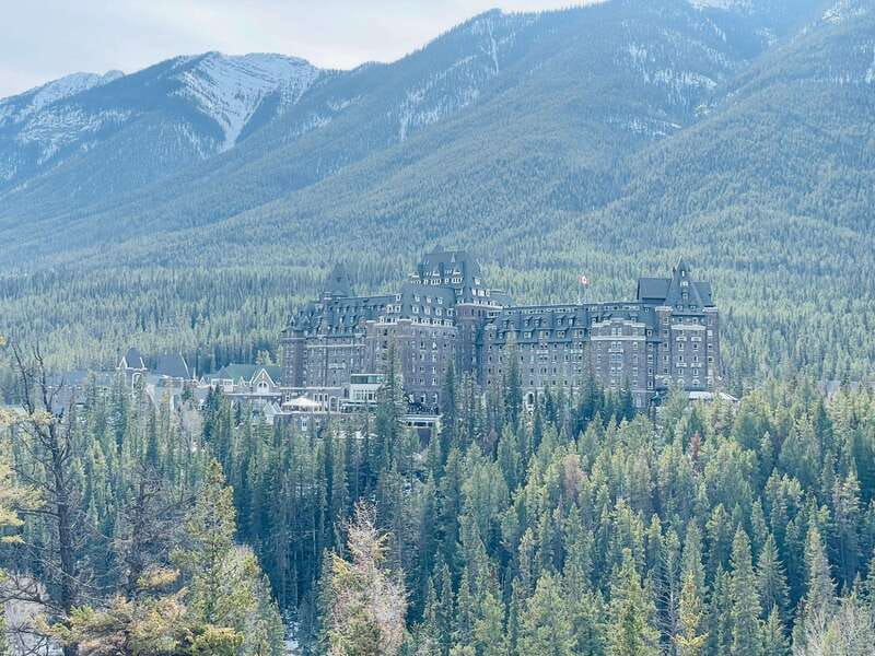 From Calgary: Banff, Moraine Lake and Lake Louise Tour - The van, the guide, and the pace