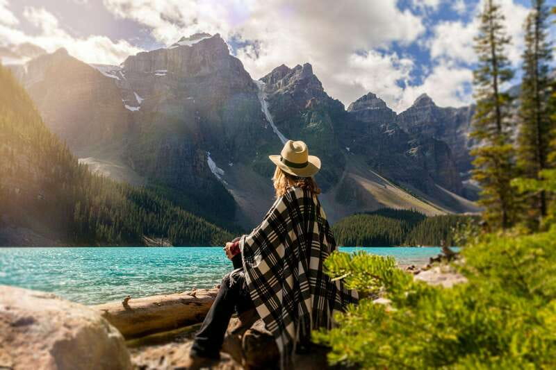 From Calgary: Banff, Moraine Lake and Lake Louise Tour - Lake Louise: the first major lake stop