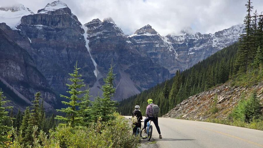 From Calgary/Banff: Moraine Lake & Lake Louise Half-Day Tour - Time, comfort, and the return ride