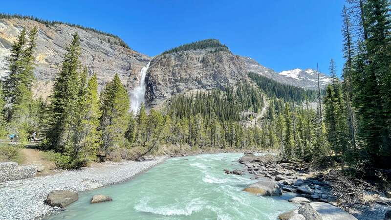 From Calgary: Banff & Yoho National Parks Private Day Tour - Lake Louise, the famous first stop