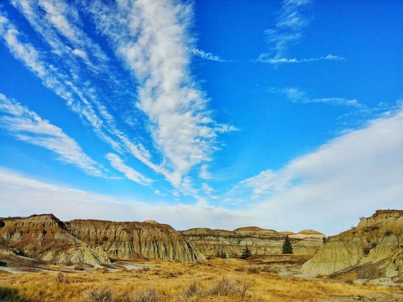 From Calgary: Canadian Badlands Private Geological Tour - Horseshoe Canyon gives you the first wide view