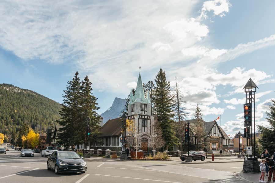 From Calgary: Private Banff National Park Day Trip - Photos, wildlife, and the value of local help