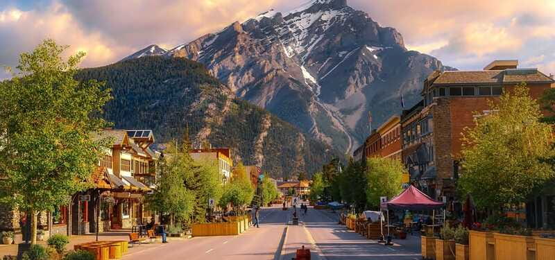 From Calgary: Private Lake Louise and Banff Day Trip - The guide can shape the day