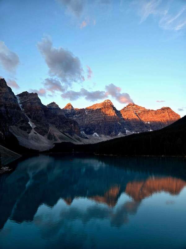 From Canmore/Banff: Moraine Lake Sunrise & Lake Louise Tour - Who will enjoy this morning most