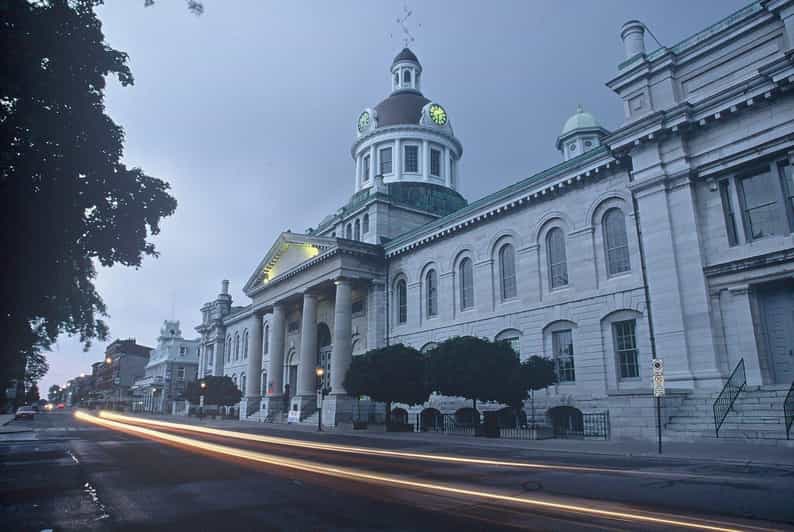 From Montreal: Kingston City Day Trip & 1000 Island Cruise - Royal Military College and Queen’s University