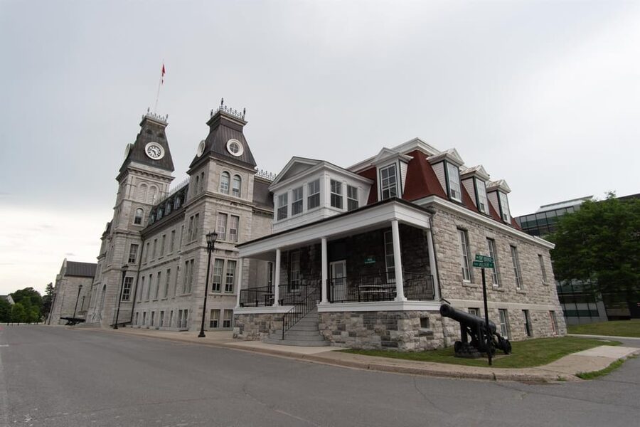 From Montreal: Kingston City Day Trip & 1000 Island Cruise - Free time among Kingston shops and cafés