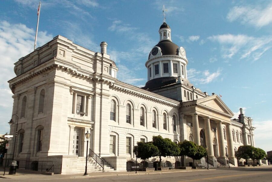 From Montreal: Kingston City Day Trip & 1000 Island Cruise - Boldt Castle and Zavikon Island