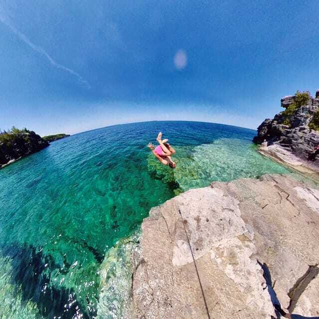 From Toronto: Bruce Peninsula Guided Hiking Day Trip - Finding a quieter corner near the water