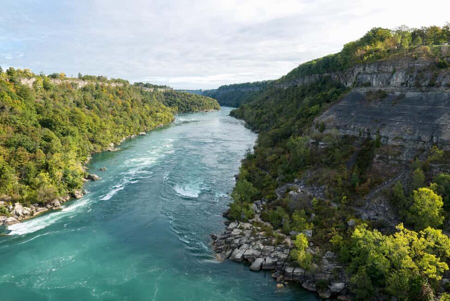 From Toronto: Niagara Falls Bus Tour with Boat Cruise - First views of the Canadian falls