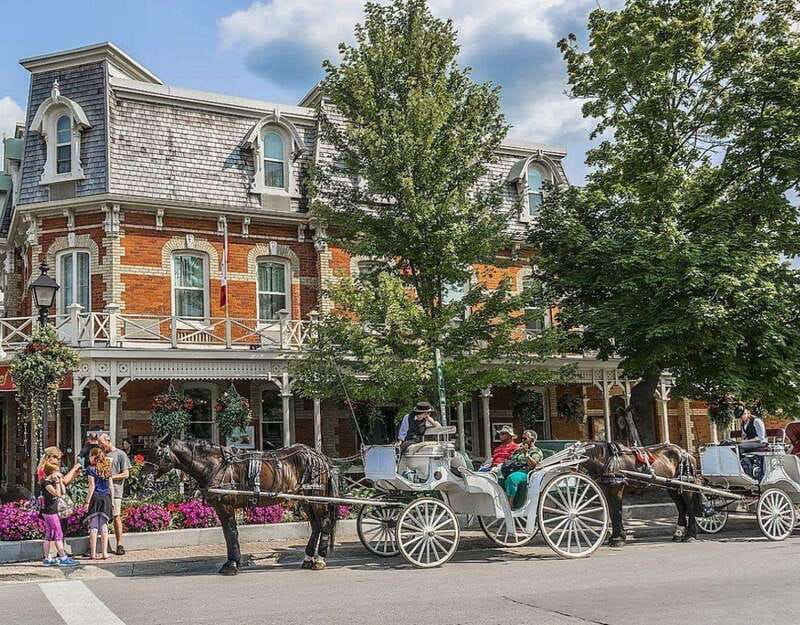 From Toronto: Niagara Falls Evening Tour With Boat Cruise - Guides, vehicles, and the human side of the day
