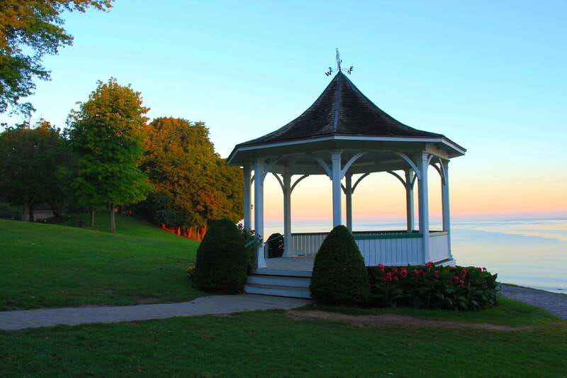 From Toronto: Niagara Falls Evening Tour With Boat Cruise - Table Rock, Queen Victoria Park, and free time