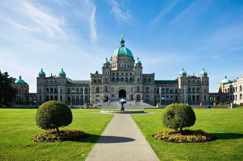 From Vancouver: Full-Day Victoria Tour with Ferry Ticket - Butchart Gardens in one focused hour