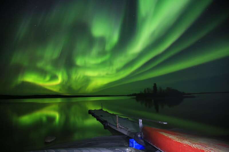 From Yellowknife: Northern Lights Bus Tour with Photos - Why the warm bus changes the experience