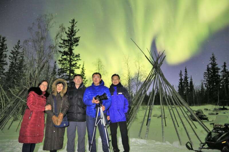 From Yellowknife: Northern Lights Bus Tour with Photos - What happens during the four-hour outing