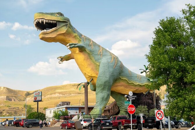 Full Day Drumheller Tour from Calgary by Coach - Horseshoe Canyon gives you the big Badlands view