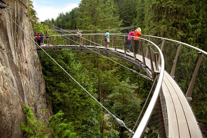 Grouse Mountain & Capilano Bridge Tour with Fish Hatchery - The Capilano Salmon Hatchery in 20 minutes