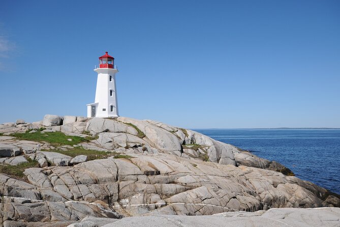 Half Day Small Group Tour in Peggy's Cove and Titanic Cemetery - Peggy’s Cove and its famous lighthouse