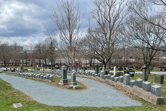 Half Day Small Group Tour in Peggy's Cove and Titanic Cemetery - What the small group changes